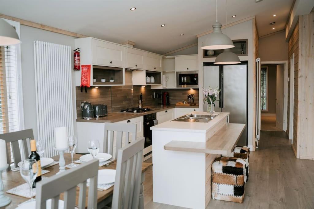 Casa Di Lusso Luxury Lodge Woodhall Spa Exterior foto